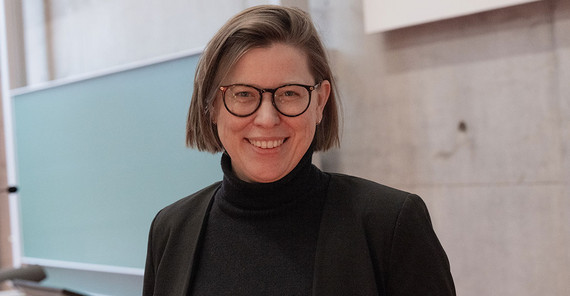 Prof. Anna Bindler, Phd ist seit 2024 gemeinsam berufene Professorin für Angewandte Mikroökonomie. Porträit von Prof. Anna Bindler, PhD