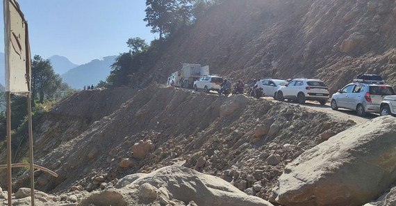 Stau an einer Fahrbahneinengung. Stau an einer Fahrbahneinengung.