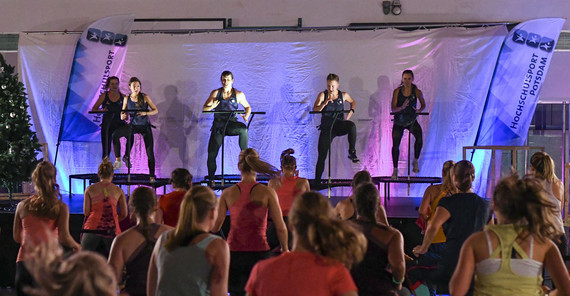 Schwitzen bei der Jumping-Party 2019. Foto: Ronald Verch. Schwitzen bei der Jumping-Party 2019. Foto: Ronald Verch.