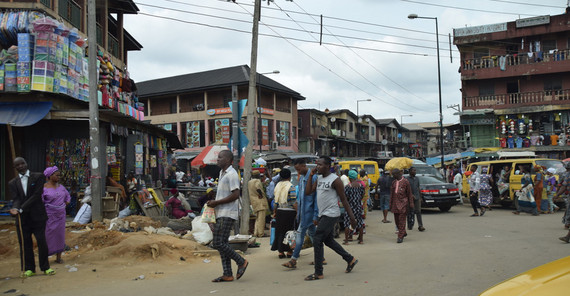 Beobachtungen am Straßenrand. Foto: Isabel Dückert/Valerie Pobloth. Beobachtungen am Straßenrand. Foto: Isabel Dückert/Valerie Pobloth.