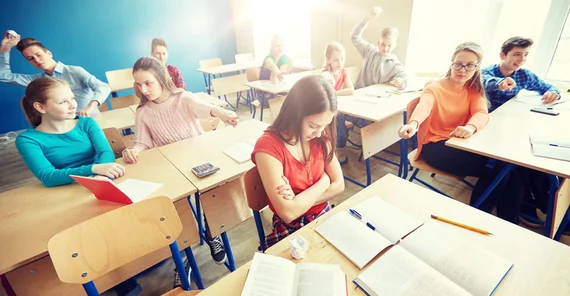Mobbing an Schulen ist real – auch virtuell. | Foto: AdobeStock/Syda Productions