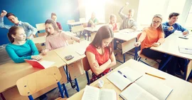 Mobbing an Schulen ist real – auch virtuell. | Foto: AdobeStock/Syda Productions