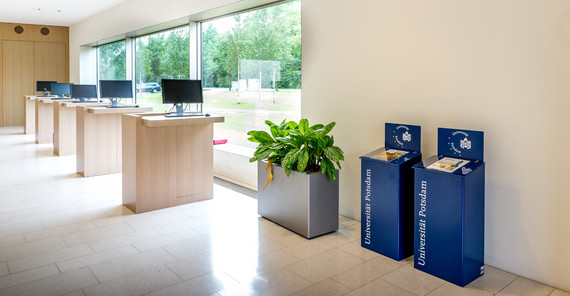 Boxen im IKMZ in Golm. Foto: Karla Fritze. Boxen im IKMZ in Golm. Foto: Karla Fritze.