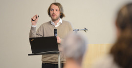 Genomchirurgie im Diskurs: Robert Ranisch bei einer Veranstaltung von „Wissenschaft im Dialog“ | Foto: M. Scholz/WiD