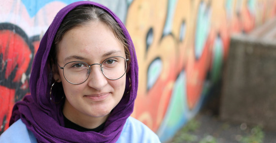 Psychologiestudentin und Stipendiatin Sarah Djellab | Foto: Wiebke Heiss Psychologiestudentin und Stipendiatin Sarah Djellab | Foto: Wiebke Heiss