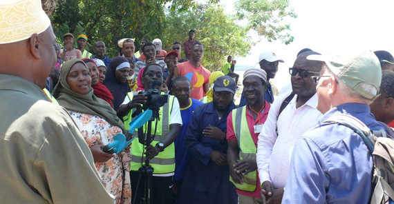 Dr. Michael Burkart (on the right in a blue shirt) presenting gifts to members of the CBO. Many of them wear yellow vests with the logo of the garden, an ancient kapok tree. The photo is from Dr. Michael Burkart.