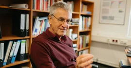 Prof. Christoph Schroeder im Porträt.