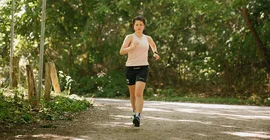 Lena Sonntag beim Training im Grünen.
