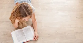 Reading girl. Photo: Fotolia/Tatyana Gladskih