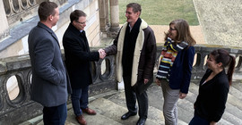 Der Leiter der International Programs Ben Iverson und der Vizepräsident der Augustana University Colin Irvine im Gespräch mit dem Prodekan der Philosophischen Fakultät, Prof. Dr. Hans Georg Wolf, der Referentin des Vizepräsidenten für Internationales, Marita Böhning, und der Referentin für Kursentwicklung, Marika Blell (v.l.n.r.). Foto: Antje Horn-Conrad.