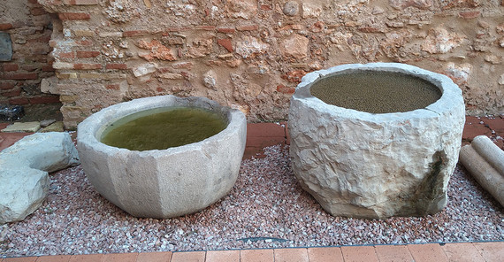 Mittelalterliche Taufbecken