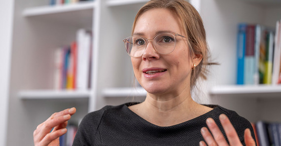 Nina Kolleck ist seit 2023 Professorin für Erziehungs- und Sozialisationstheorie an der UP. Prof. Dr. Nina Kolleck im Gespräch