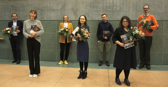 E-Leraning UP Award 2021 | Foto: ZfQ/Blum Das Bild zeigt die Nominierten und die Gewinnerinnen und Gewinner des E-Learning UP Award 2021. Das Foto ist von ZfQ/Blum. Beim Anklicken öffnet sich das Bild im neuen Fenster