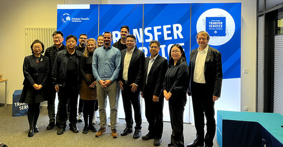 Delegation der Provinz Shanghai bei Potsdam Transfer. Delegation der Provinz Shanghai bei Potsdam Transfer.