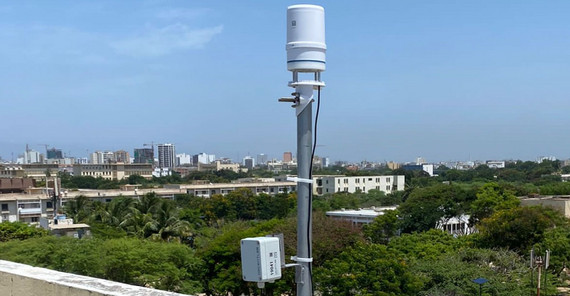 Eine automatische Wetterstation auf dem Dach eines Gebäudes der Universität Cheikh Anta Diop in Daka Eine automatische Wetterstation auf dem Dach eines Gebäudes der Universität Cheikh Anta Diop in Dakar.