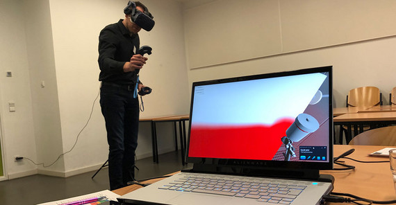 Die VR-Lackierwerkstatt im Einsatz | Foto: Dr.-Ing. Raphael Zender Die VR-Lackierwerkstatt im Einsatz | Foto: Dr.-Ing. Raphael Zender