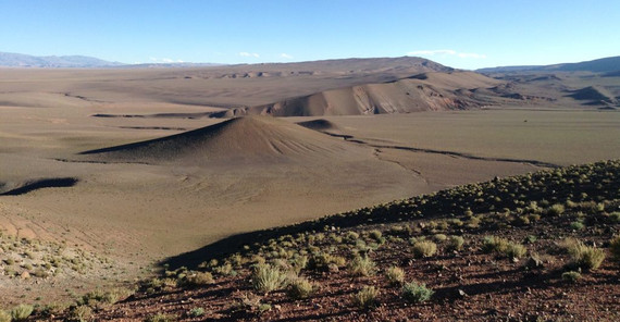 A Trip through the Andes | Photo: Heiko Pingel View of the Pocitos Basin in the Argentinean Puna, the second highest mountain plateau on earth and research site of the DFG Research Training Group “StRATEGy”. The photo is from Heiko Pingel. Beim Anklicken öffnet sich das Bil im neuen Fenster.