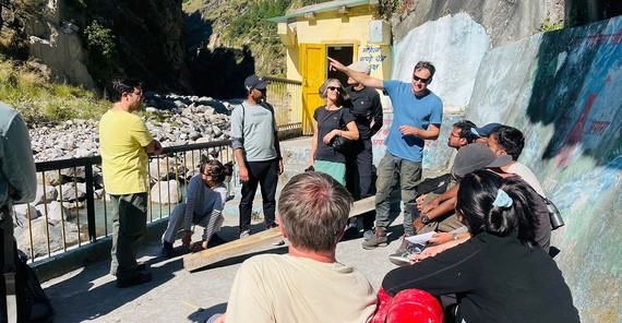 Diskussion über die Folgen der Chamoli-Sturzflut. Diskussion über die Folgen der Chamoli-Sturzflut.