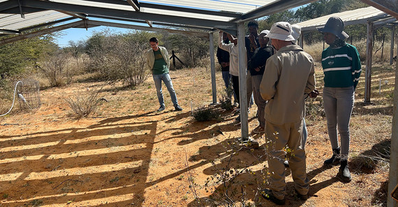Menschen in einem Feldlabor