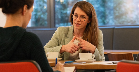 Prof. Dr. Ariel Dora Stern Prof. Dr. Ariel Dora Stern