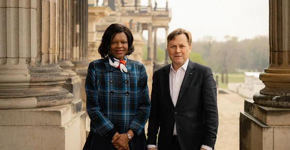 Die Botschafterin Kenias, I.E. Stella Mokaya Orina, mit Uni-Präsident Prof. Oliver Günther, Ph.D. bei ihrem Besuch auf dem Campus Am Neuen Palais.