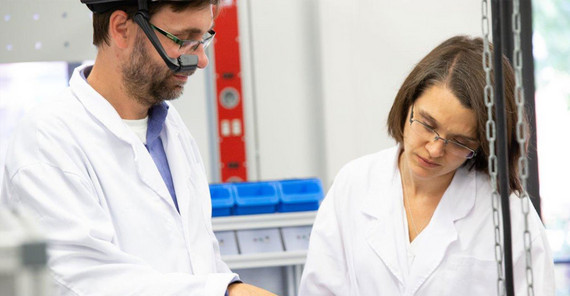 Die AR-Brille im Einsatz im Zentrum „Industrie 4.0“ | Foto: Sandra Scholz Die AR-Brille im Einsatz im Zentrum „Industrie 4.0“ | Foto: Sandra Scholz