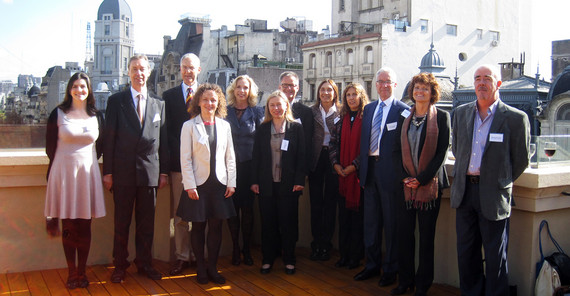 Vertre Vertreter der beteiligten Wissenschaftseinrichtungen und Forschungsförderer bei der Eröffnung des Graduiertenkollegs „StRATEGy“ in Buenos Aires. Mit dabei von der Universität Potsdam: Prof. Manfred Strecker, Ph.D., Sprecher des Kollegs (3.v.l.), und Prof. Helmut Elsenbeer, Ph.D., Dekan der Mathematisch-Naturwissenschaftlichen Fakultät (3.v.r.). Foto: Dr. Andreas Bergner, Institut für Erd- und Umweltwissenschaften.