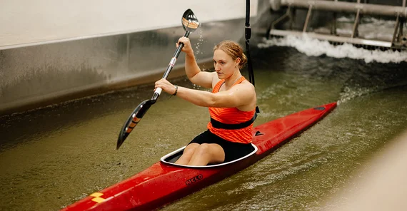 Hannah Spielhagen training takes place in the flow channel in winter.
