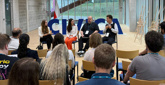 Carolina Girones bei einer Paneldiskussion auf dem dem EUSAF 2025 in Warschau.