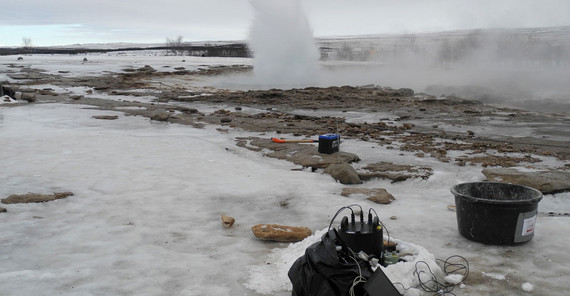 Eruption of Strokkur as seen from the west on 12 March 2020. | Photo: Eva Eibl Eruption of Strokkur as seen from the west on 12 March 2020. It was recorded by the blueSeis-3A rotational sensor (black) and Trillium Compact seismometer (green) in the foreground. The pathway is open for tourist in summer but was icy and closed in winter. | Photo: Eva Eibl