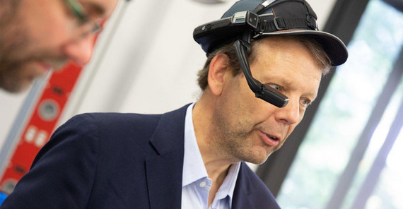 Die AR-Brille im Einsatz im Zentrum „Industrie 4.0“ | Foto: Sandra Scholz Die AR-Brille im Einsatz im Zentrum „Industrie 4.0“ | Foto: Sandra Scholz