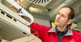 Prof. Dr. Heiko M. Möller in the laboratory