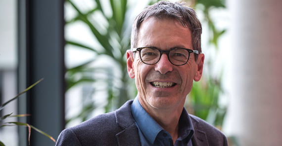 Porträt des Forschers Prof. Dr. Dieter Neher