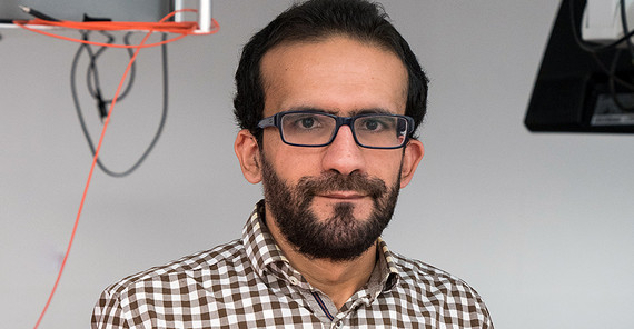 Humboldt-Stipendiat Marwan Deb forscht zu ultraschnellem Magnetismus. Foto: Jan Etienne. Humboldt-Stipendiat Marwan Deb forscht zu ultraschnellem Magnetismus. Foto: Jan Etienne.