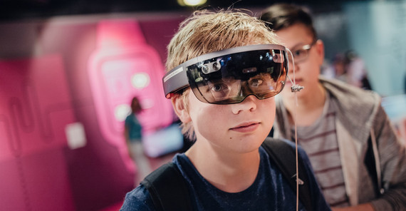 KI zum Anfassen auf der MS Wissenschaft - vom 20. bis 23. Mai auch in Potsdam. Foto: Ilja Hendel/WID. KI zum Anfassen auf der MS Wissenschaft - vom 20. bis 23. Mai auch in Potsdam. Foto: Ilja Hendel/WID.