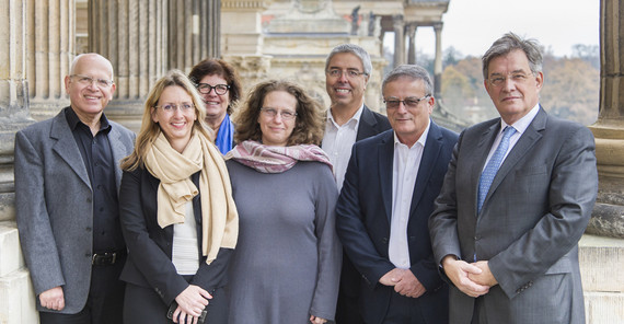 Gäste der Tel Aviv University (TAU) mit dem Vizepräsidenten für Internationales, Alumni und Fundraising, Prof. Dr. Florian Schweigert, und der Leiterin des Präsidialamtes, Dr. Vera Ziegeldorf (2. Von links). Foto: Thomas Hölzel. Gäste der Tel Aviv University (TAU) mit dem Vizepräsidenten für Internationales, Alumni und Fundraising, Prof. Dr. Florian Schweigert, und der Leiterin des Präsidialamtes, Dr. Vera Ziegeldorf (2. Von links). Foto: Thomas Hölzel.