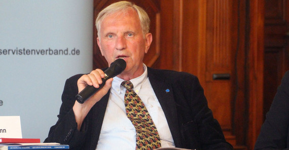 Dr. Klaus Wittmann. Der Brigadegeneral a.D. war Senior Fellow des Aspen Institute Deutschland. Brigadegeneral Dr. Klaus Wittmann. Das Foto ist von Wikimedia (CC BY-SA 4.0) / Ralf John.