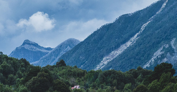 Spuren der Verwüstung durch vulkanische Asche. | Foto: Prof. Dr. Oliver Korup. Spuren der Verwüstung durch vulkanische Asche. | Foto: Prof. Dr. Oliver Korup.