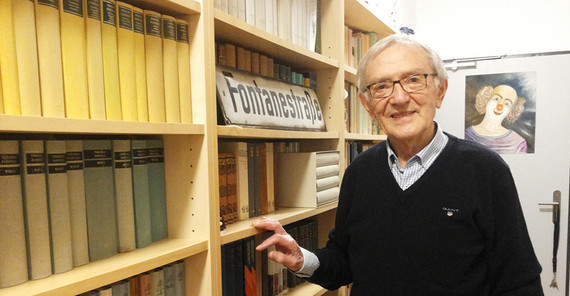 Der Fontane-Forscher Dr. Gotthard Erler erhält den 2019 erstmals verliehenen Fontane-Wissenschaftspreis für herausragende Verdienste um die Erforschung von Werk und Leben Theodor Fontanes. Foto: Sarah Kugler/PNN. Der Fontane-Forscher Dr. Gotthard Erler erhält den 2019 erstmals verliehenen Fontane-Wissenschaftspreis für herausragende Verdienste um die Erforschung von Werk und Leben Theodor Fontanes. Foto: Sarah Kugler/PNN.