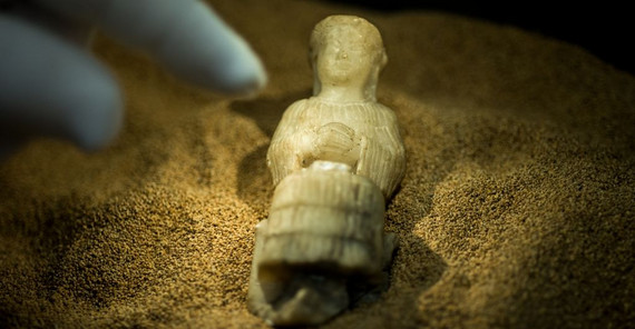 Die sitzende Göttin. Foto: Karla Fritze Die sitzende Göttin. Foto: Karla Fritze