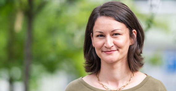 Dr. Lena Hochrein Dr. Lena Hochrein