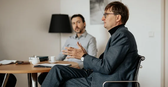 Prof. Sönke Neitze and Dr. Alex Kay (background).