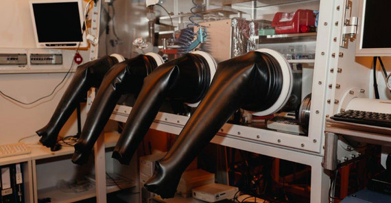 Zu Besuch in den Laboren der Arbeitsgruppe von Dieter Neher, Professor für Physik und Optoelektronik Hier werden die Prototypen neuer Solarzellen gefertigt.