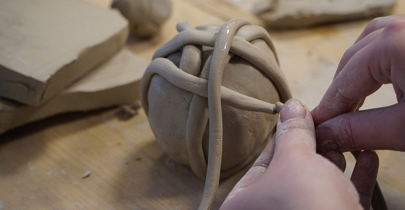 Studierende arbeiten keramisch zur Musik der Kammerakademie Potsdam. Studierende arbeiten keramisch zur Musik der Kammerakademie Potsdam.