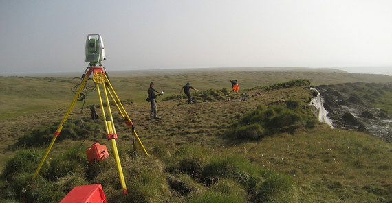 Georadar auf einem Eiskomplex. Foto: Stephan Schennen. Georadar auf einem Eiskomplex. Foto: Stephan Schennen.