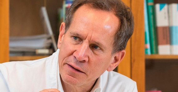 Prof. Dr. Georg Ebersbach, Chefarzt der Neurologischen Fachklinik für Bewegungsstörungen/Parkinson in Beelitz-Heilstätten. Foto: Dietmar Gust. Prof. Dr. Georg Ebersbach, Chefarzt der Neurologischen Fachklinik für Bewegungsstörungen/Parkinson in Beelitz-Heilstätten. Foto: Dietmar Gust.