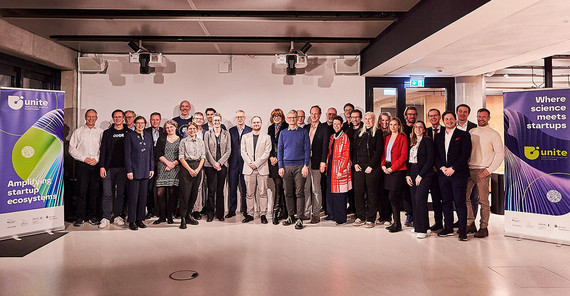 Vertreterinnen und Vertreter der Gründungsmitglieder Vertreterinnen und Vertreter der Gründungsmitglieder