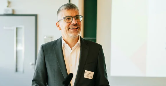 Prof. Dr. Jan Metzger bei einem Vortrag
