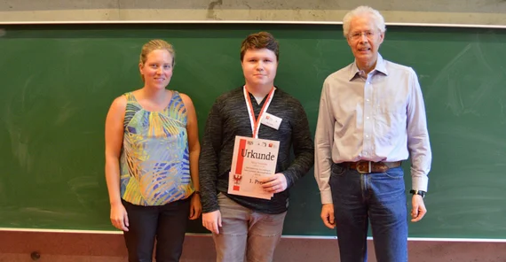 Der Sieger der Informatik-Olympiade 2019, Nico Grimm (Klasse 10) vom Albert-Schweitzer-Gymnasium in Eisenhüttenstadt (Mitte). Foto: Alexander Hacke.