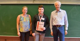 Der Sieger der Informatik-Olympiade 2019, Nico Grimm (Klasse 10) vom Albert-Schweitzer-Gymnasium in Eisenhüttenstadt (Mitte). Foto: Alexander Hacke.